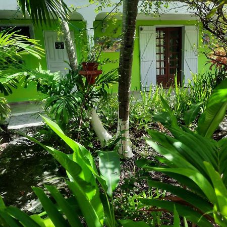 Apartamento Le Jardin De Massieux Bouillante Exterior foto