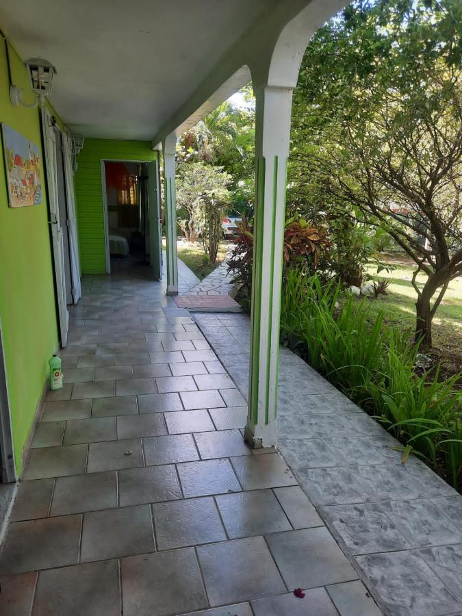 Apartamento Le Jardin De Massieux Bouillante Exterior foto