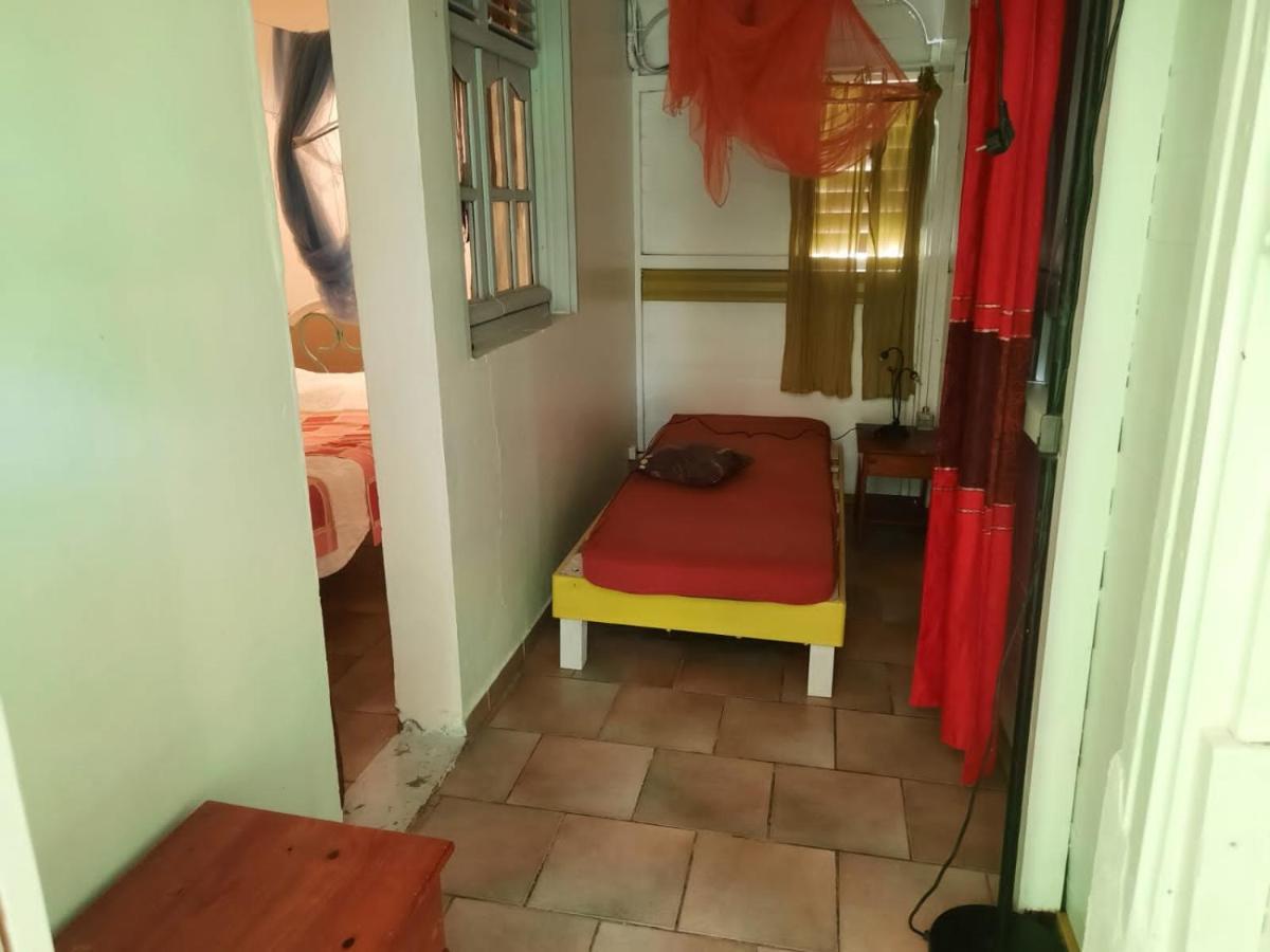 Apartamento Le Jardin De Massieux Bouillante Exterior foto