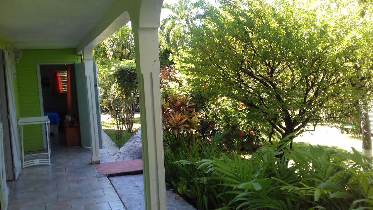 Apartamento Le Jardin De Massieux Bouillante Exterior foto